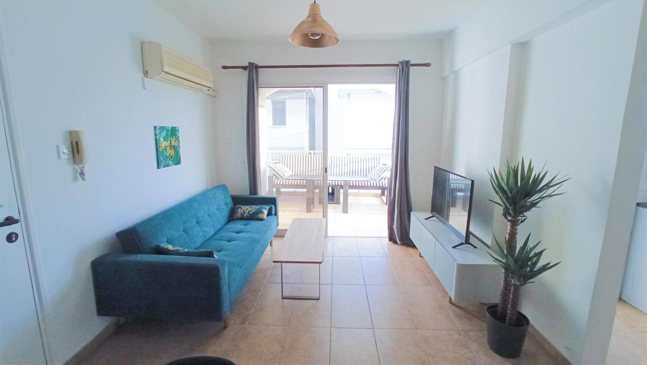 לרנקה Luxury Private Rooms -Sea View, Netflix, Gym- 5 Min From Beach! - Private Room In Shared Apartment מראה חיצוני תמונה